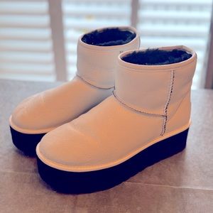 UGG Classic Mini Platform White Leather Sheepskin Booties Boots Size US 9 Women